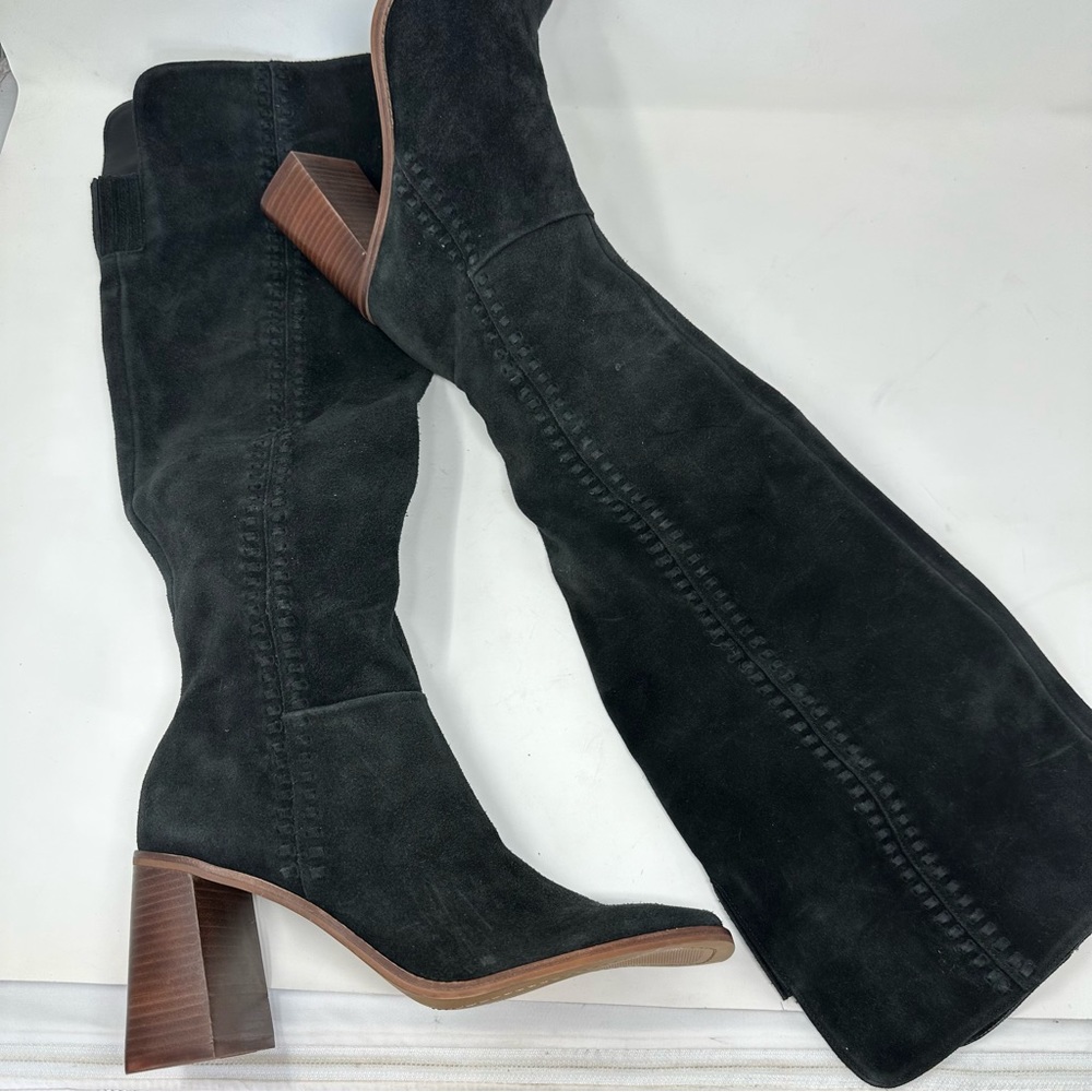 Vince Camuto Englea Black Suede **** Damaged